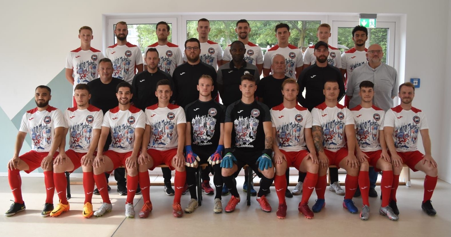 Obere Reihe v.l. Martin Mnich, Pascal Westermann, Dominik Giffey, Fynn Bsufka, Haris Kharic, Malte Strickmann, David Mnich, Ercan Taymaz, Mittlere Reihe v.l. André Biernatzki, Matthias Bsufka, Christian Sand, Marlon Van der Sander, Andreas Spöhr, Rouven Meschede, Jens Heusener Untere Reihe v.l. Jawad Foroghi, Hasan Öztürk, Hicham Bouaid, Simon Schliewe, Jannik Meeß, Noah Strathaus, Giuliano Nieddu, Justin Perschmann, Yunus Kemper, Konstantin Rühl